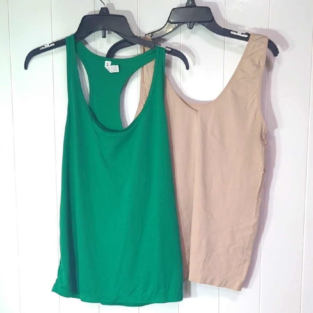 🎀❤️5/$25 Two Stylish Green and Beige Women's Tank Tops